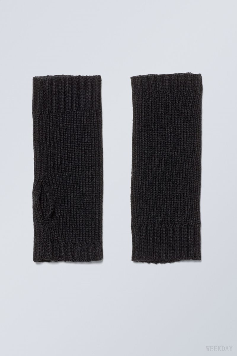 Weekday Hanna Wrist Warmer Black | RDGK0583