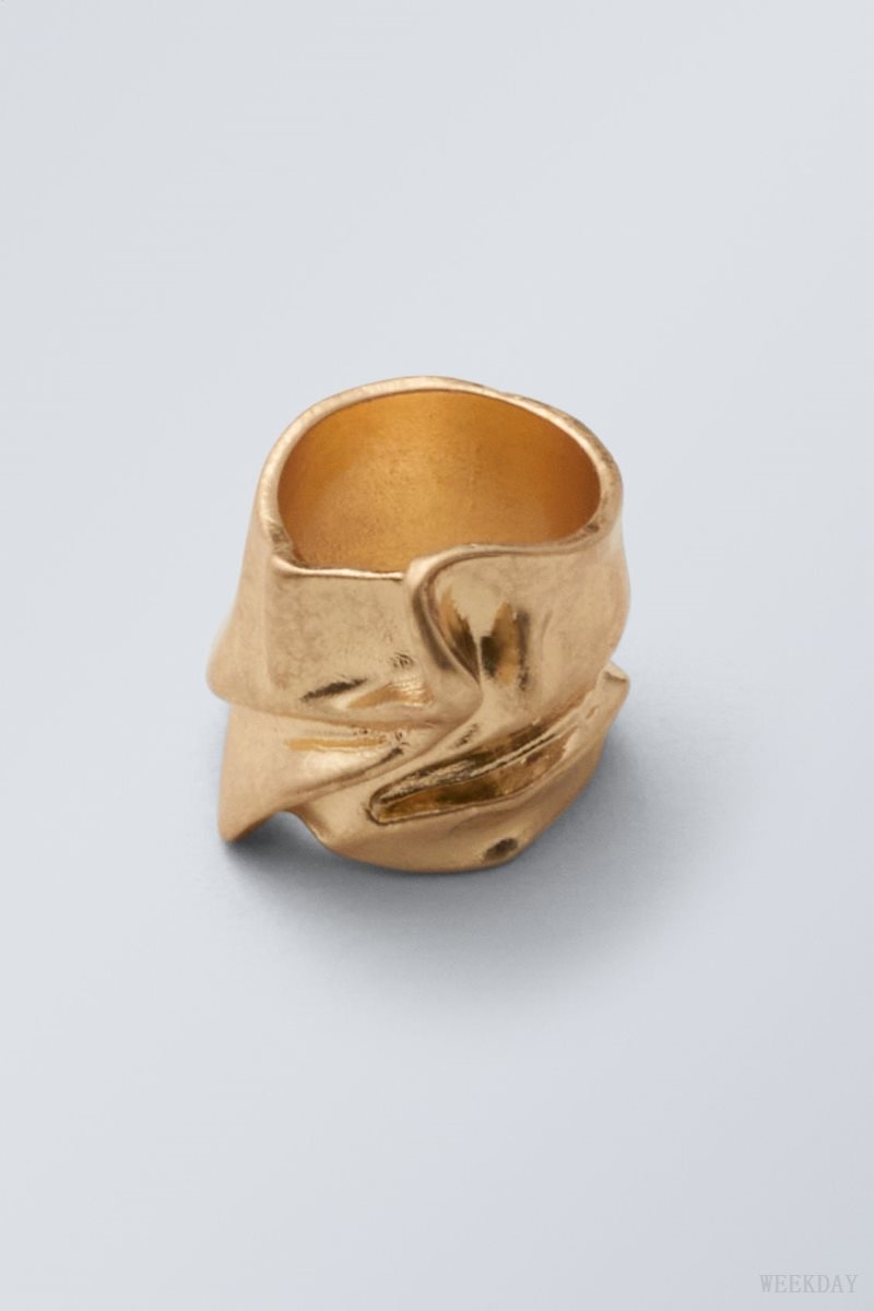 Weekday Ivy Crinkled Ring Gold | IFBC8200