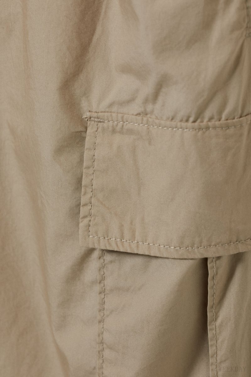 Weekday Parachute Loose Cargo Shorts Beige | EBPH5407