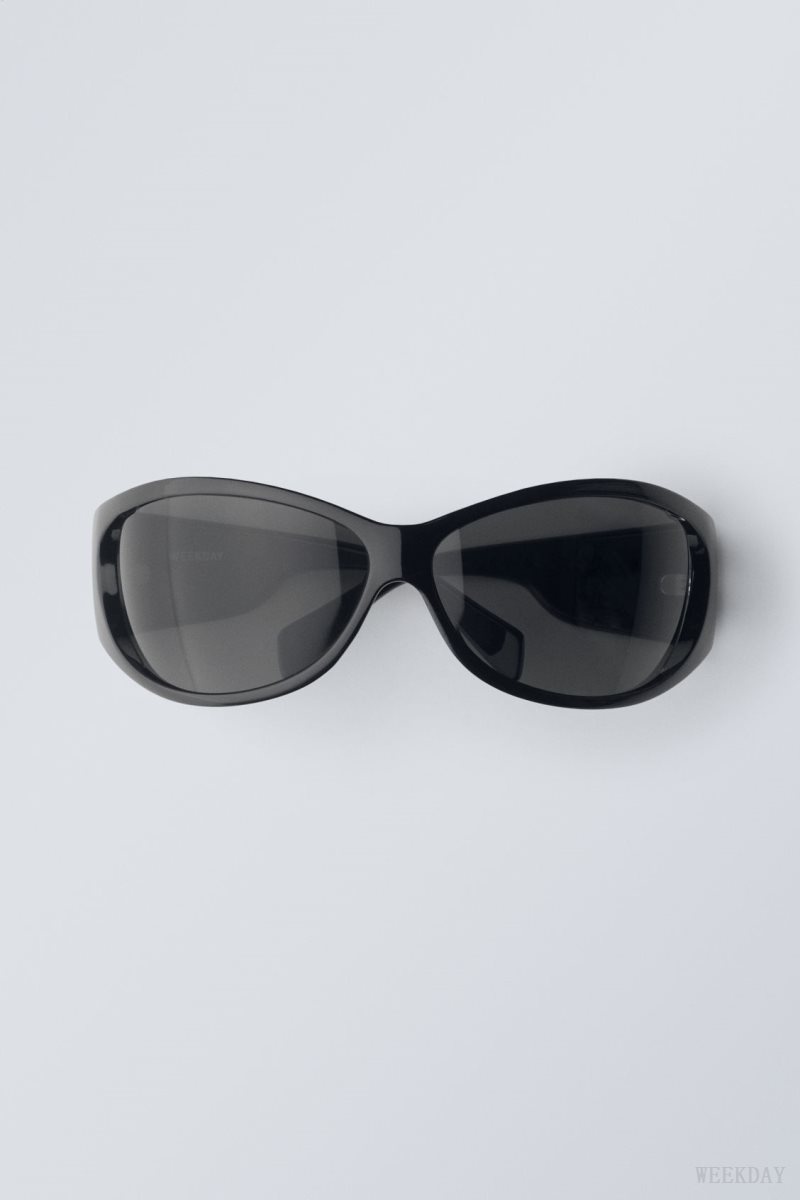 Weekday Strike Sunglasses Black | ILOM3048