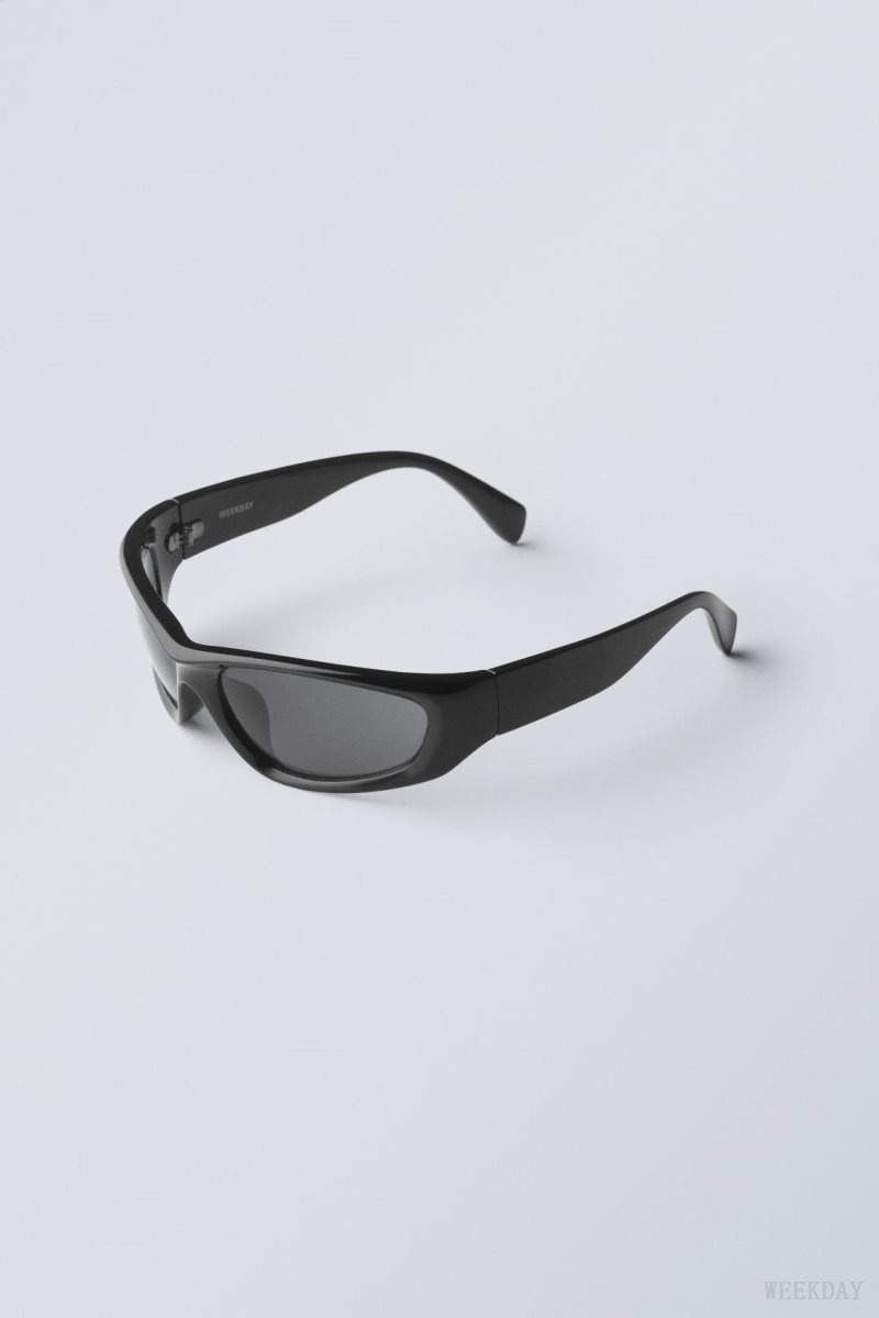 Weekday Trek Sunglasses Black | JUMU8165