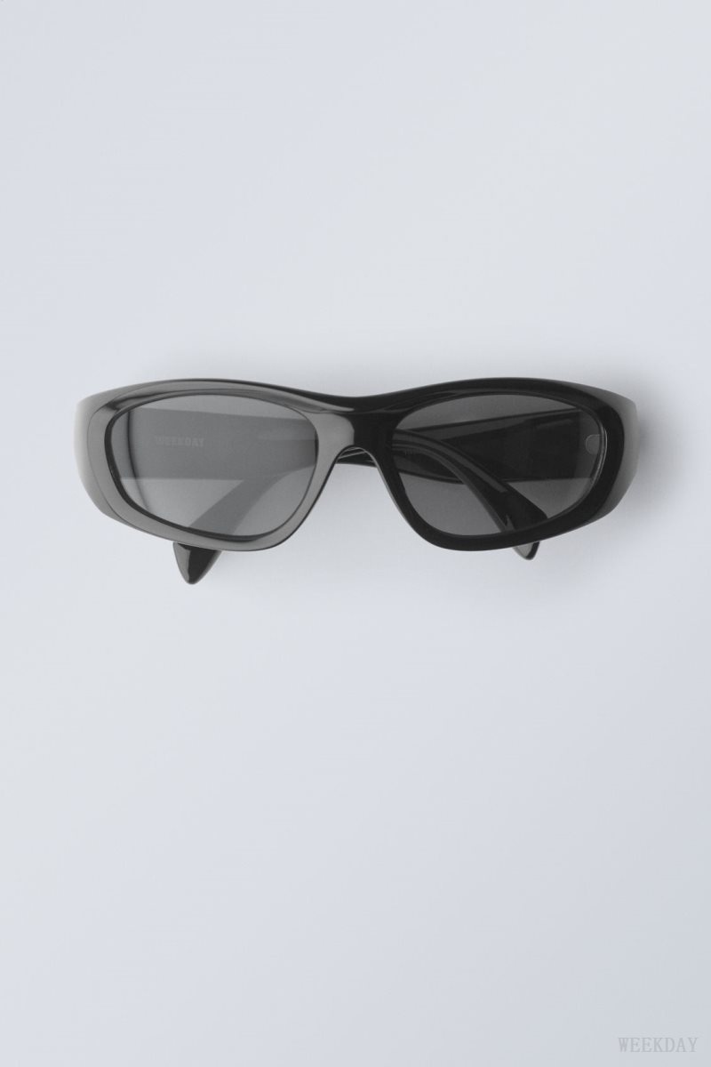 Weekday Trek Sunglasses Black | JUMU8165